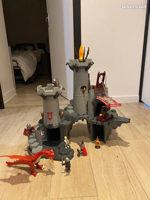 PLAYMOBIL LA CITADELLE des chevaliers du dragon vert - ref 4836 ? à