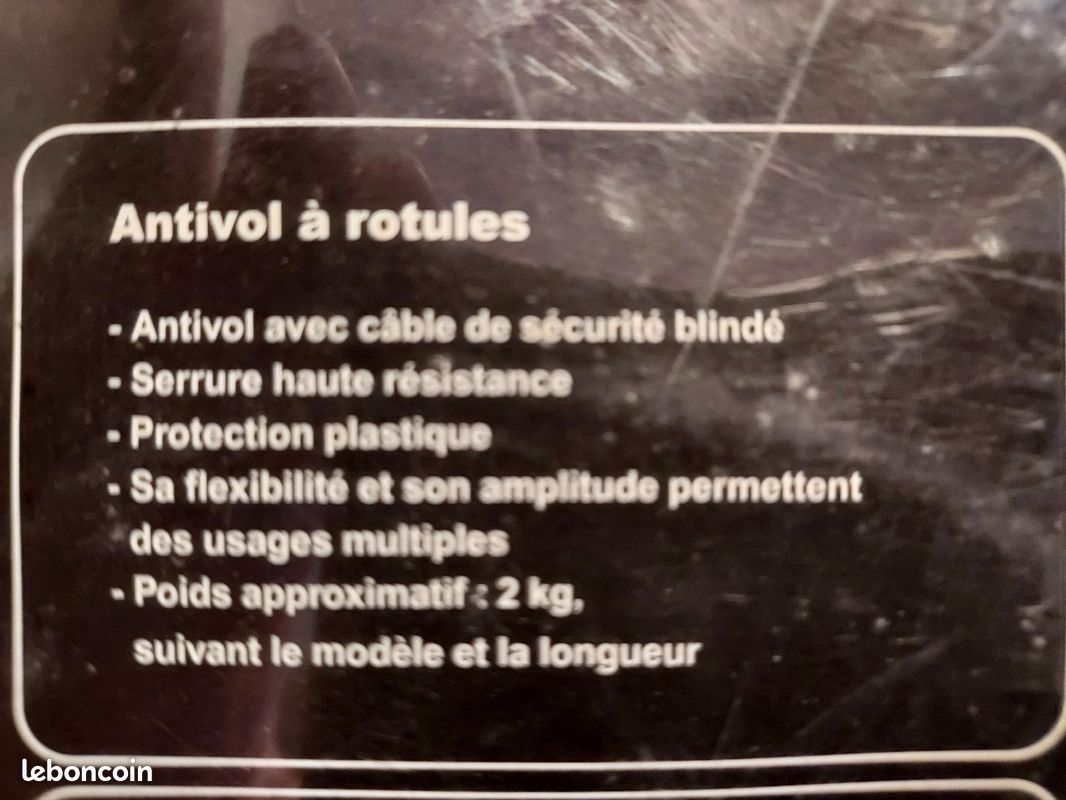 Gros cadenas moto detail sur photo (image 3)