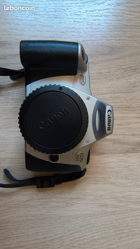 PACK Appareil photo CANON EOS300 + objectifs + accessoire (image 4)