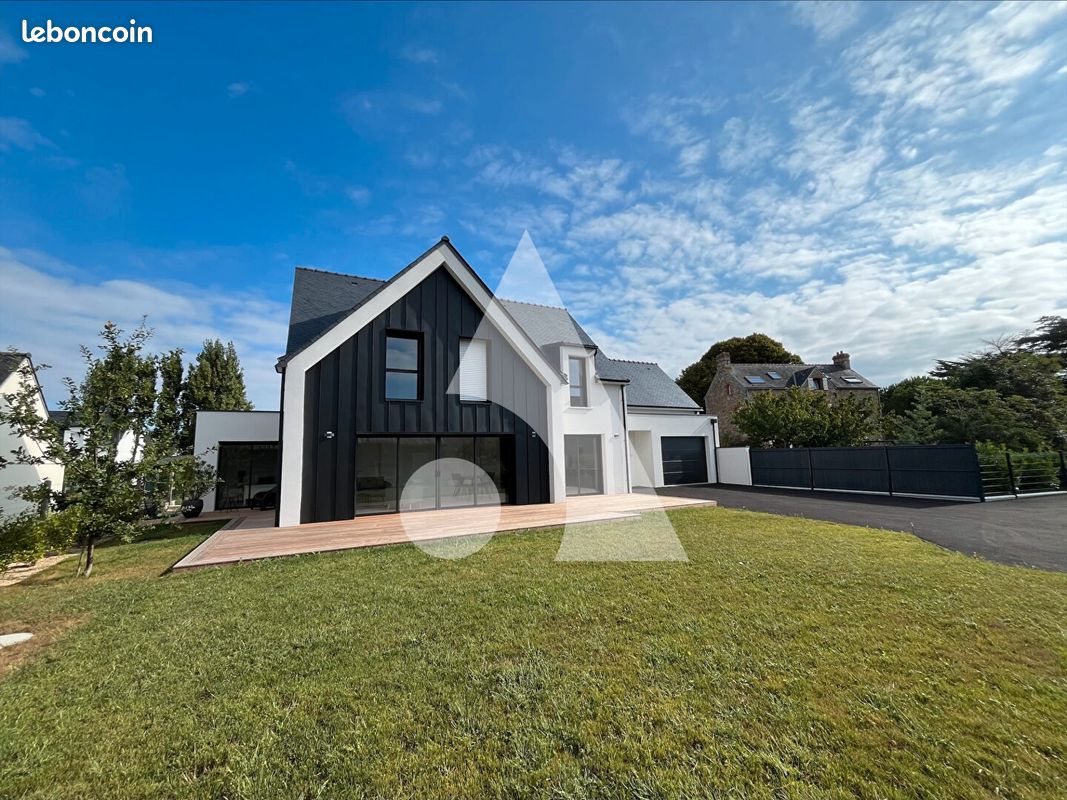 Maison 8 pièces 163 m² · à Plouhinec · 163 m² · 699 990 €