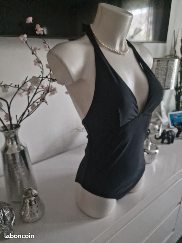 Un maillot de bain noir 1 pièce taille 40 marque Wamea Beach (image 4)