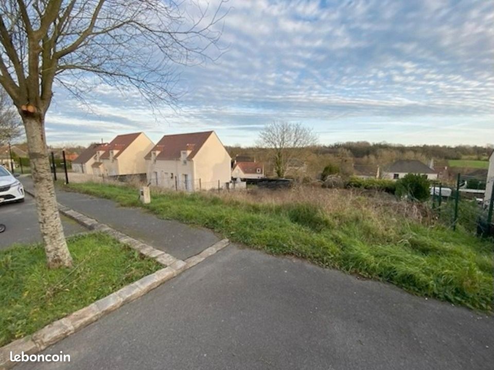 Terrain 664 m² · à Morienval · 59 000 €
