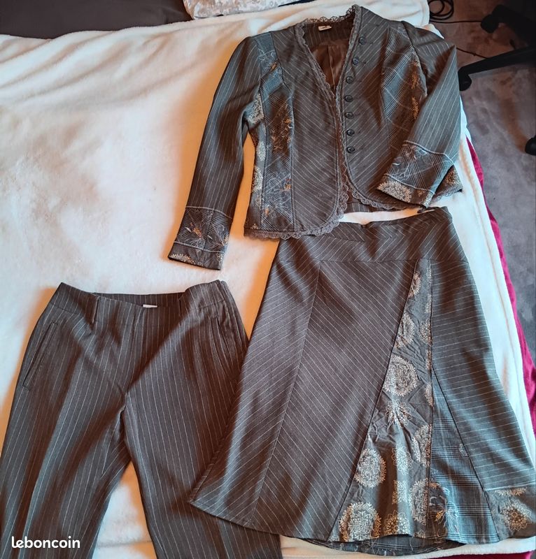 Tailleur Deux-pièces Jacqueline Riu - Taille 38, Couleur Blanc Cassé Et Rose, Occasion Très Bon état