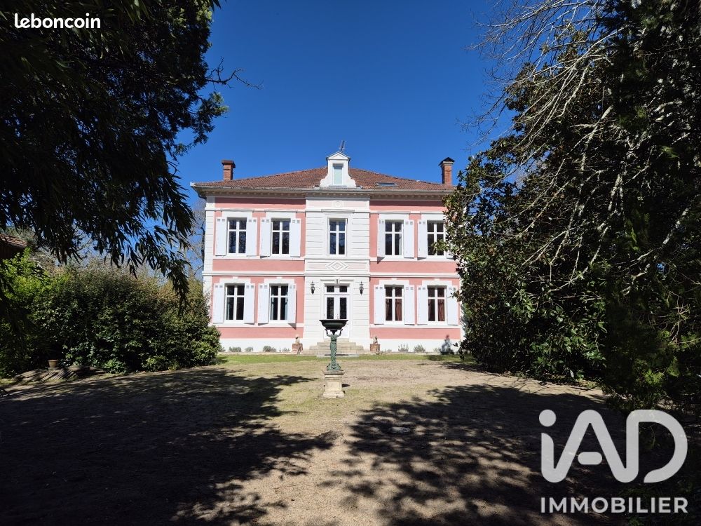 Maison 10 pièces 398 m² · à Lesperon · 398 m² · 979 500 €