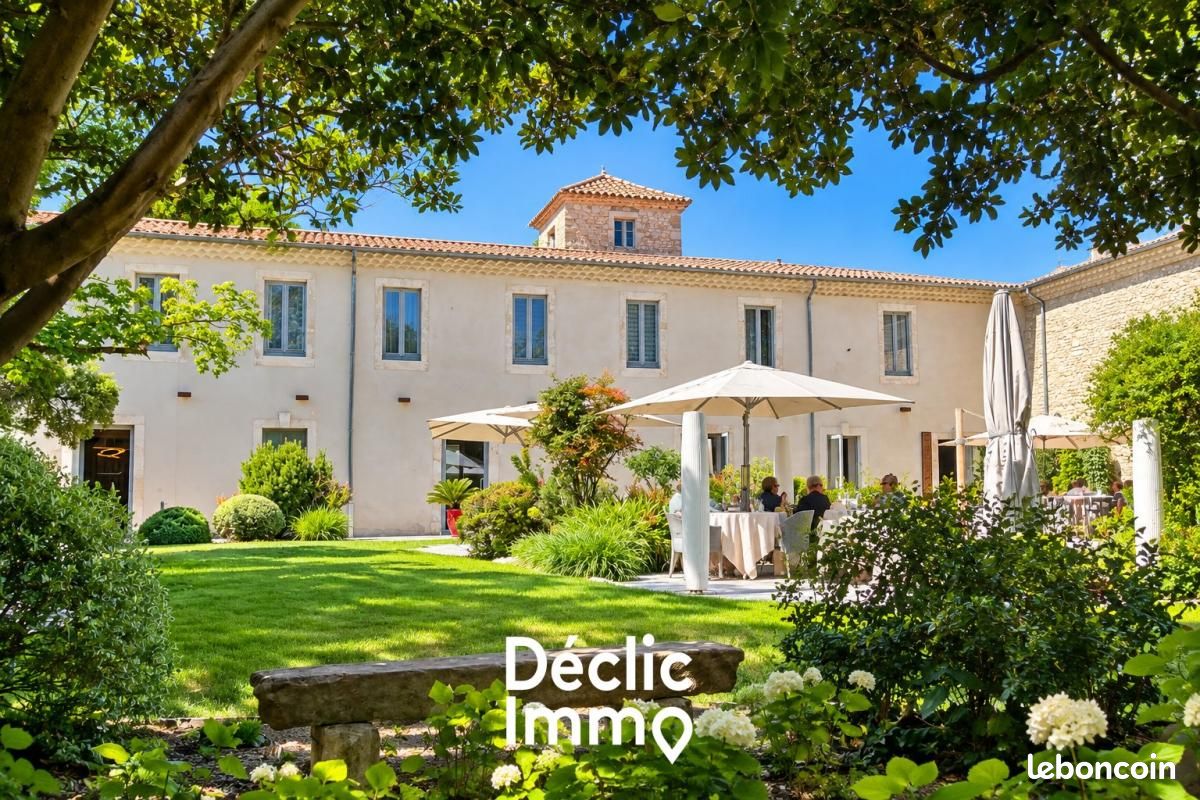 Maison 10 pièces 900 m² · à Nîmes · 900 m² · 2 940 000 €