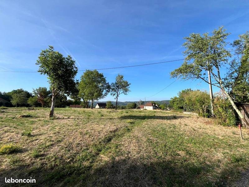 Terrain 2435 m² · à Bétaille · 56 000 €