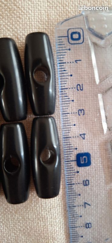 10 boutons olives noirs 30 mm en résine (image 2)
