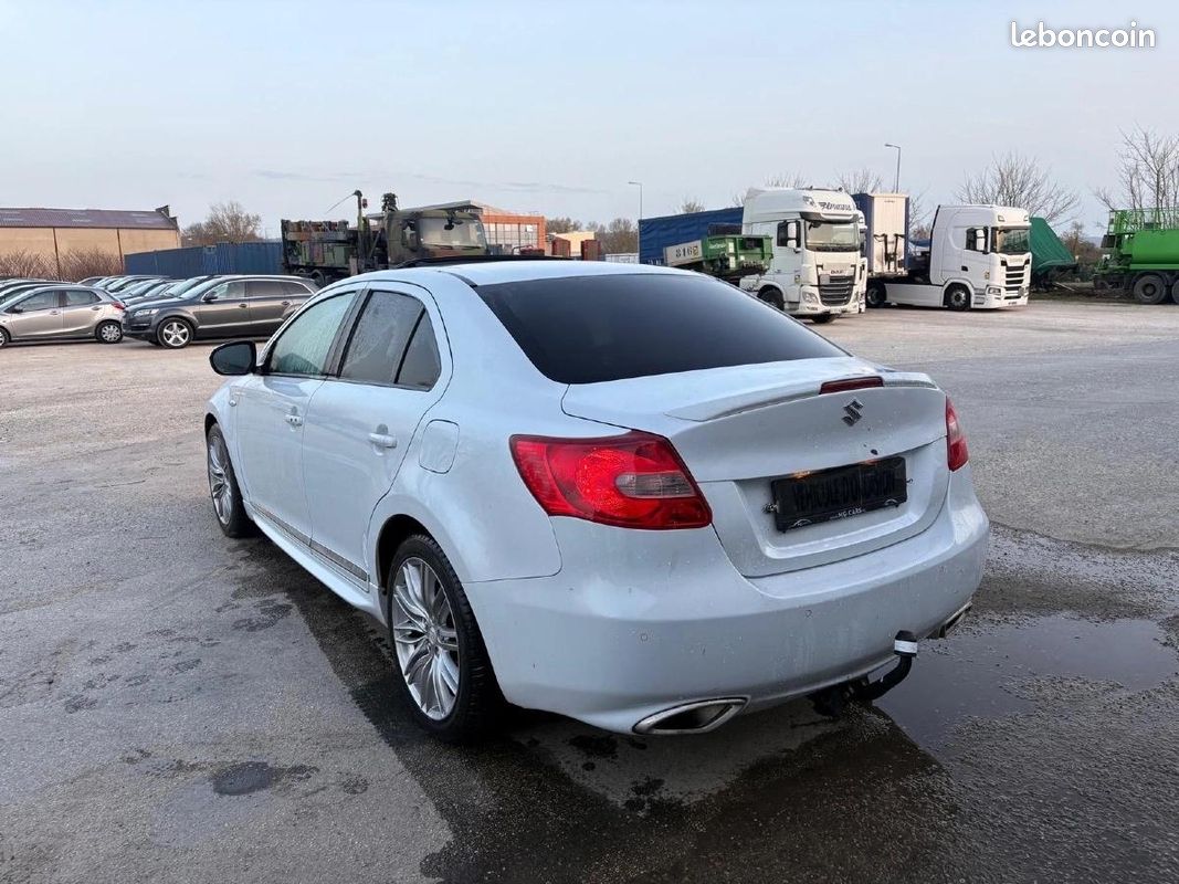 Suzuki Kizashi 2.4 VVT 180 SPORT 4WD CVT (image 2)