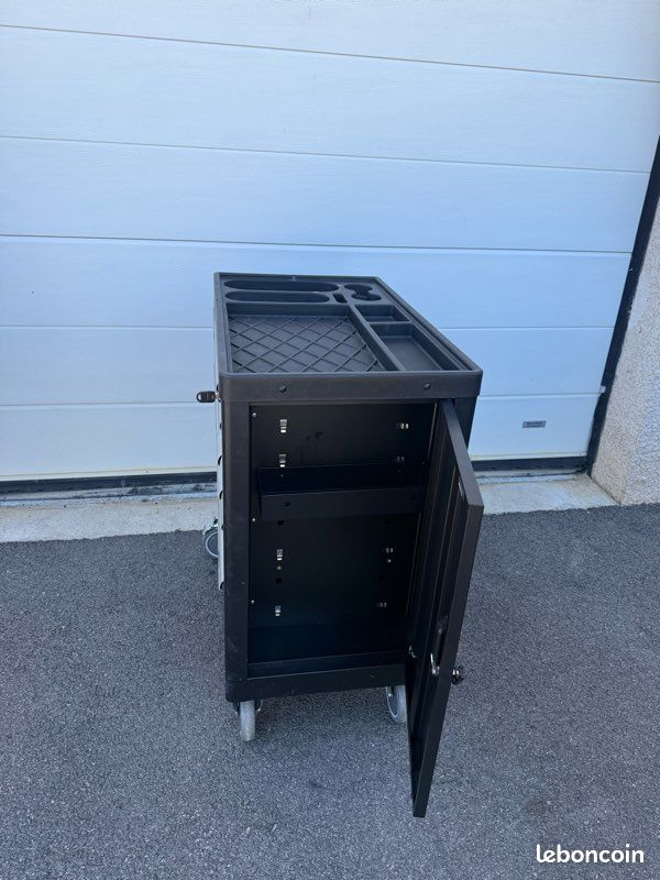 Servante avec outils (image 4)