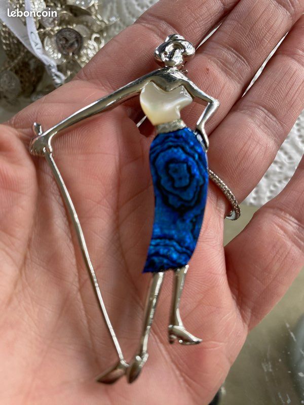 broche vintage porcelaine émaillée signée Mouchka travail d'artiste