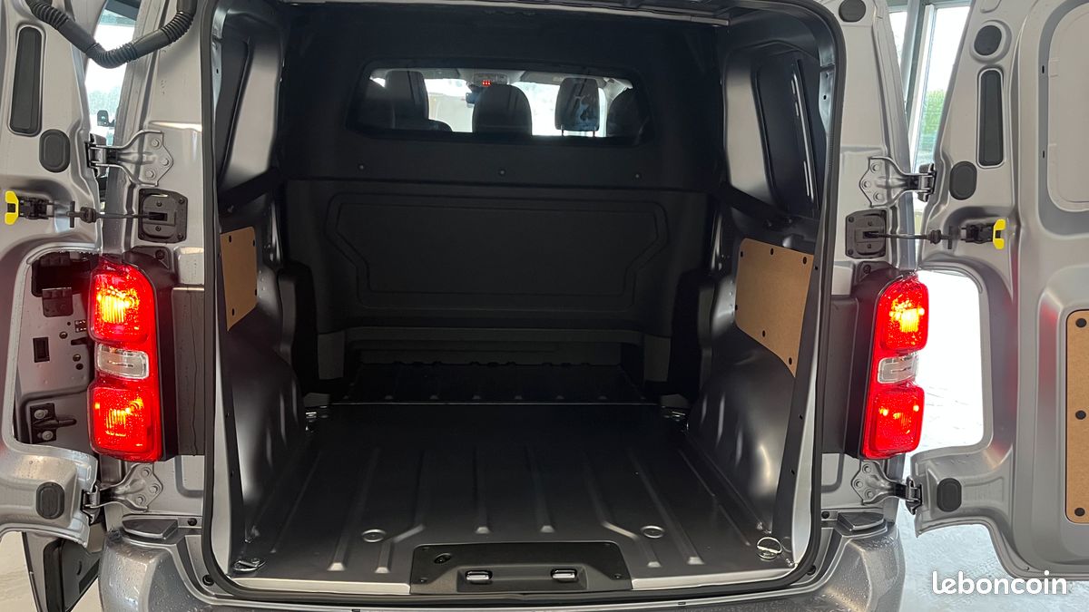 31 990 HT - FIAT SCUDO M CABINE APPROFONDIE 5 PLACES 2.0 180 CV boite automatique eat-8 pack premium connect GRIS ACIER / neuf / tva recuperable (image 5)
