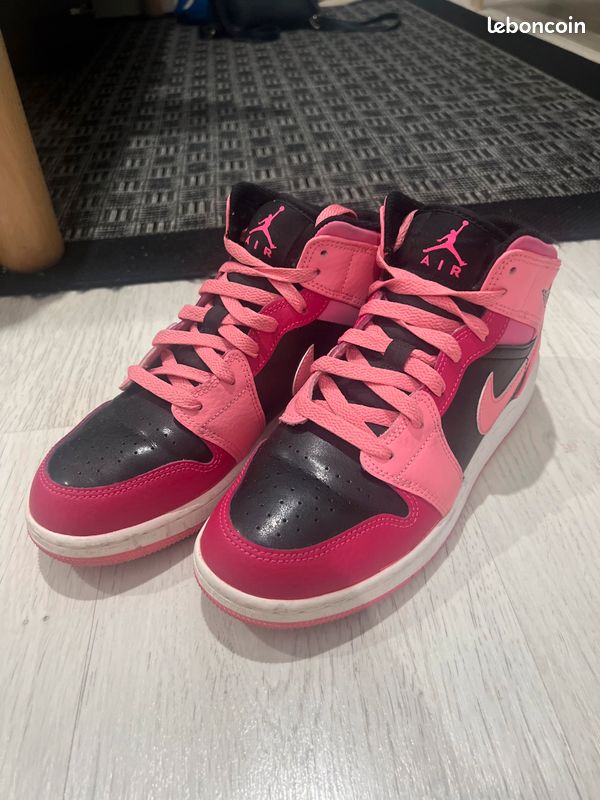 Air Jordan 1 Mid Coral Chalk Pink (image 2)