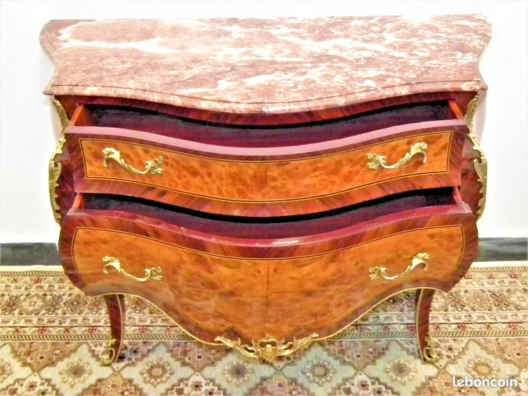 Commode Louis XV en laque orientale montée sur bronze doré - XVIIIe siècle - N.113985