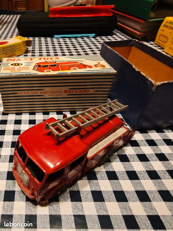 Jouet Ancien Fourgon Dinky En Étain - Occasion Avec Traces D'Usage - Roues Fixes