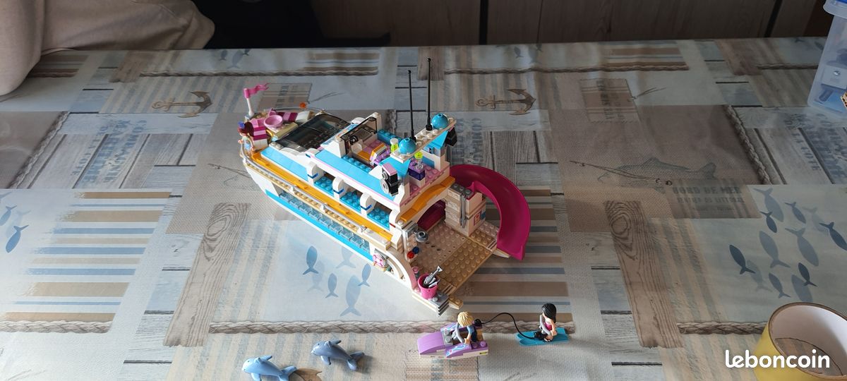 Lego friends (image 1)