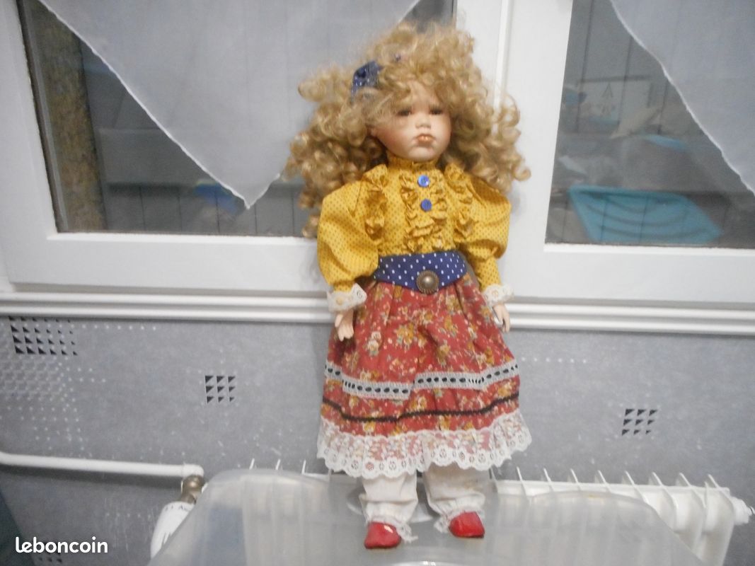Poupée porcelaine de colection (image 1)