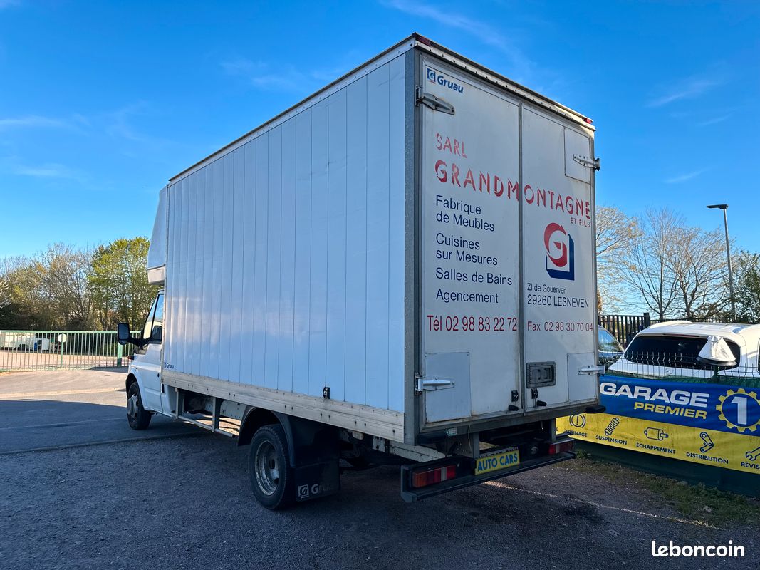 Ford TRANSIT CAMION PLATEFORME/CHASSIS 135 T350 2.4 TDCI 137 CV (image 2)