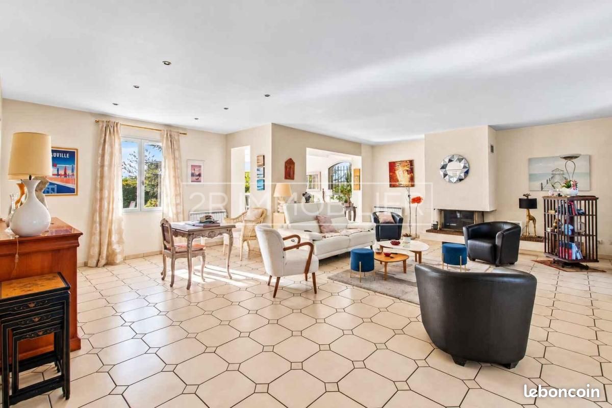 Maison 7 pièces 206 m² · à Villevaudé · 206 m² · 549 900 €