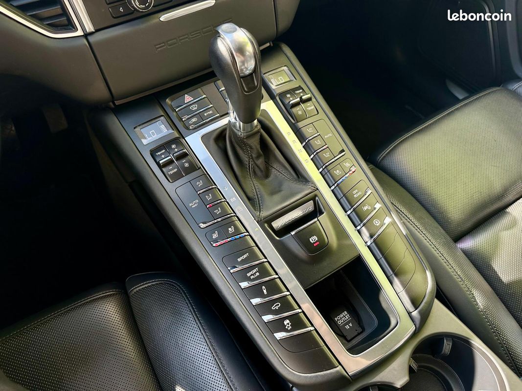 PORSCHE MACAN 3.0 V6 TURBO-05/2015-Pack Chrono-Bluetooth-Toit Ouvrant-Attelage-BOSE-Caméra-Parfait Etat-Historique Complet PORSCHE (image 6)