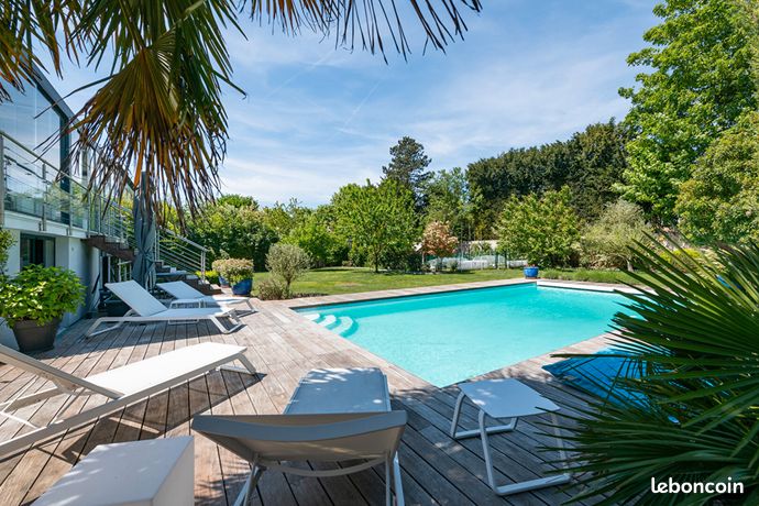 Maison 9 pièces 300 m²