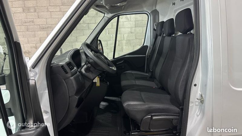 Renault Master Véhicule utilitaire ou Société F3500 L2H2 2.3 Blue dCi 135ch Confort Euro6E (image 16)
