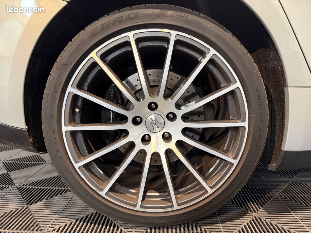 MASERATI GHIBLI 3.0 V6 410 s Q4 A / 3EME MAIN / SUIVI COMPLET MASERATI / TOIT OUVRANT / CAMERA DE RECUL (image 32)