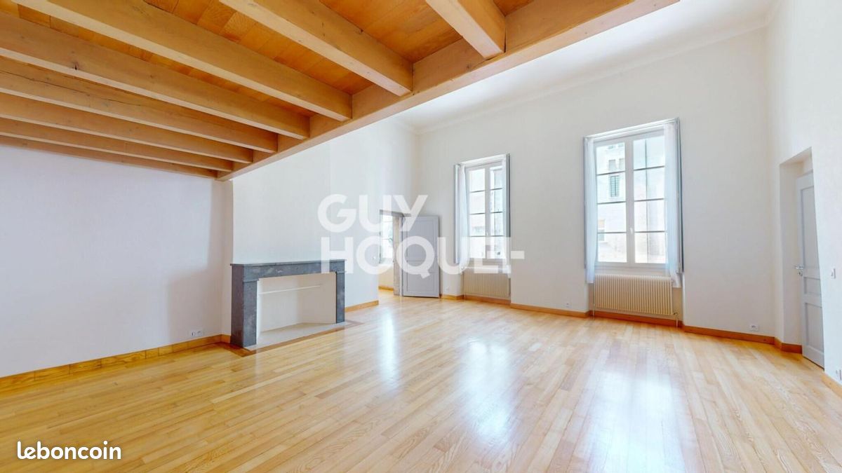 Appartement 3 pièces 100 m² · à Chambéry · 100 m² · 275 000 €