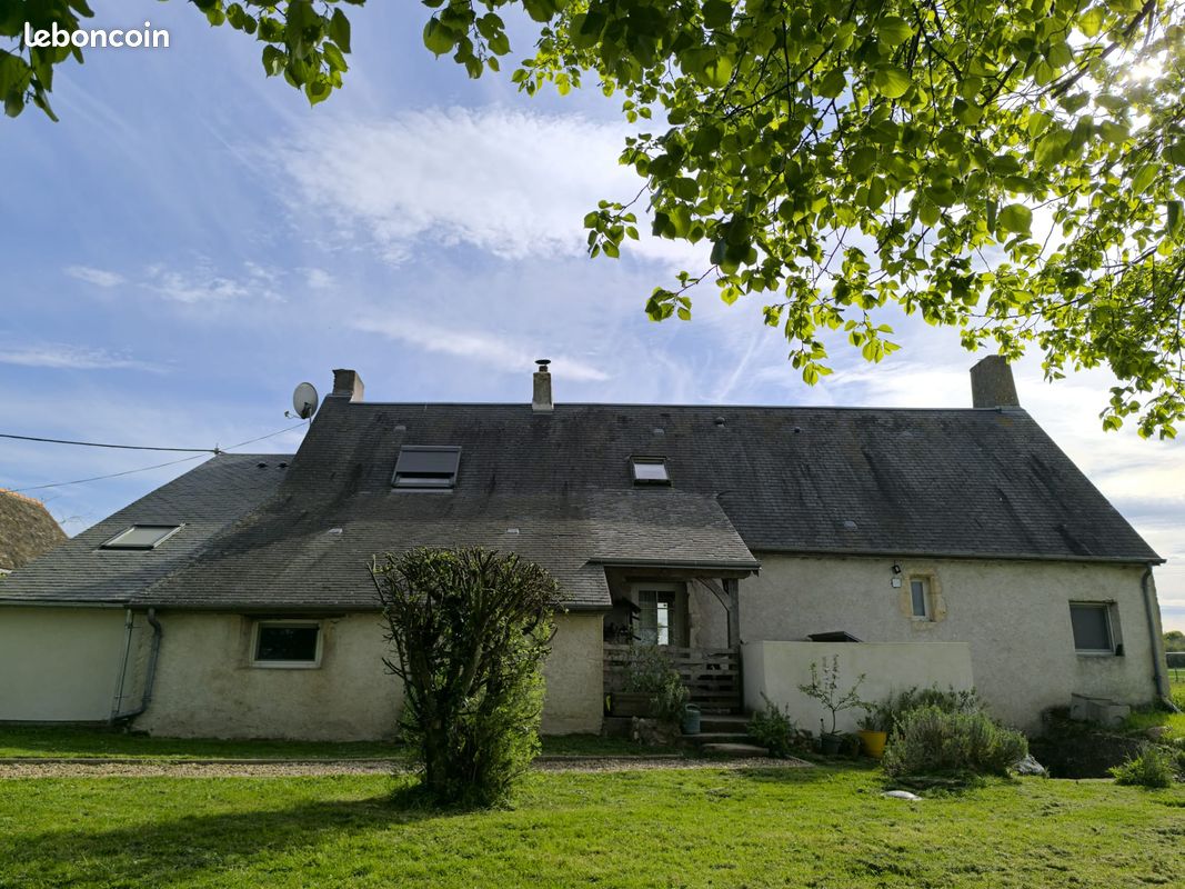 Ancien Corps de Ferme Exceptionnel avec 2 Maisons sur 2,3 Hectares (image 1)