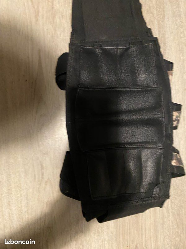 Harnais ceinture pour 4 pots et une bouteille paintball SWAP camouflage