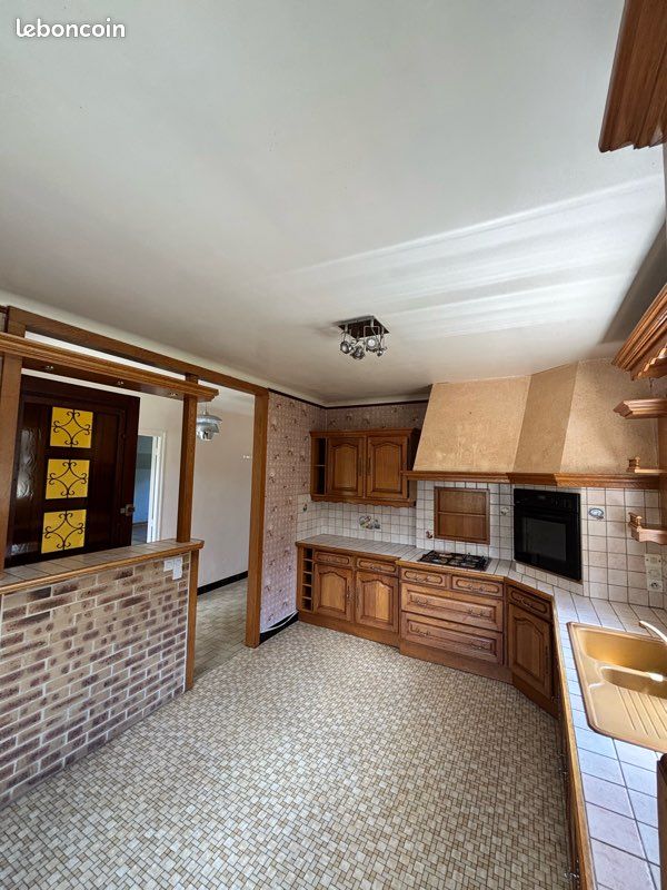 Maison familiale lumineuse – 140 m² avec grand jardin – Centre de Merdrignac (image 9)