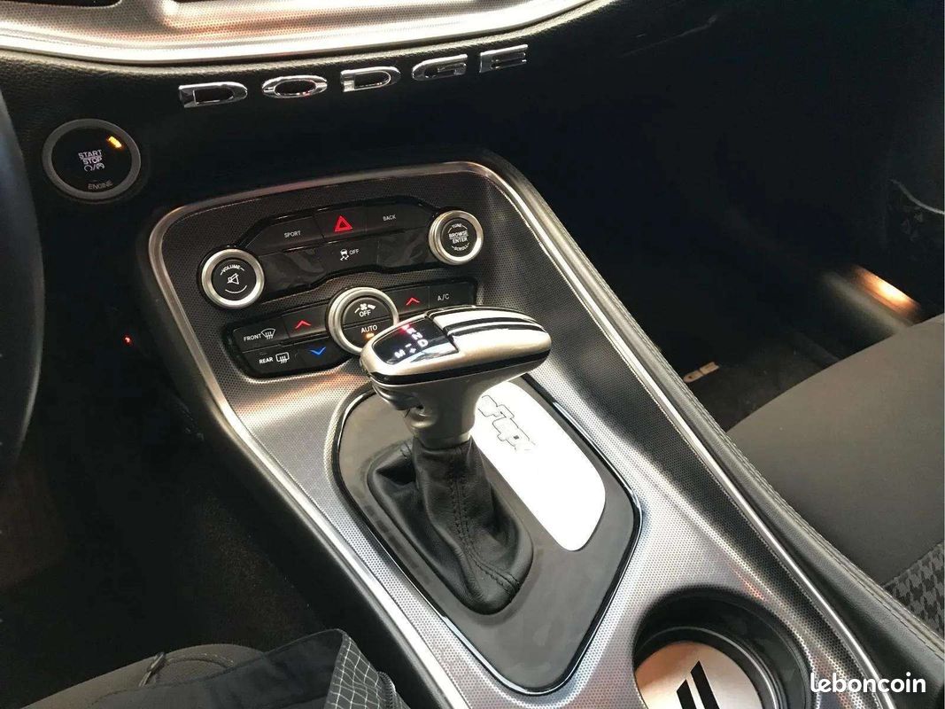 Dodge CHALLENGER 3.6 V6 * Boîte Automatique * 309 ch * Bi-Xénon * LED * Jantes Alliage * Faible KM (image 9)