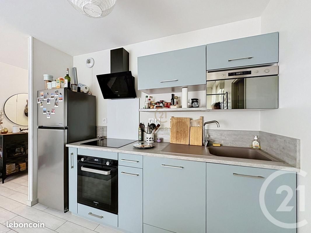 Appartement 2 pièces 42 m² · à Vénissieux · 42 m² · 950 €/mois