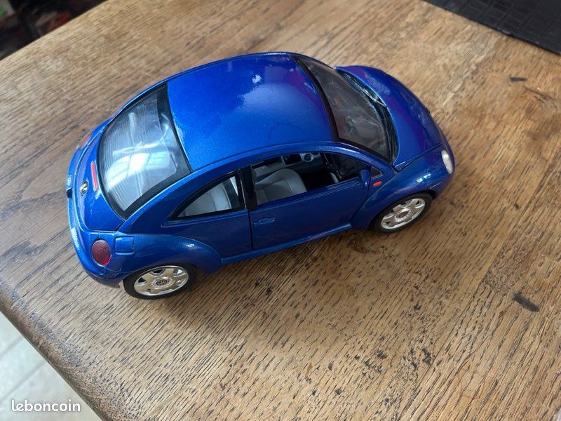 Voiture miniature Volkswagen New Beetle Cup 1999 – 1:18 – Burago - Modélisme