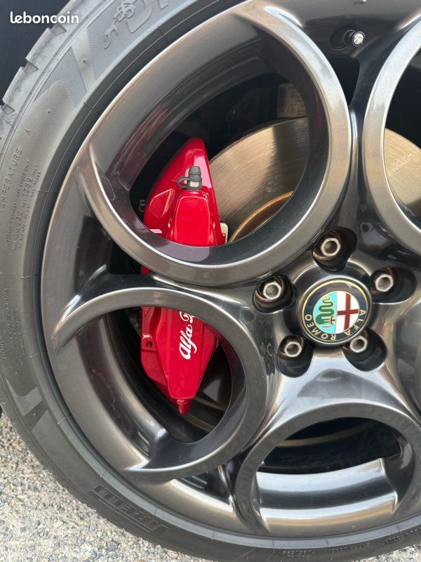 Alfa Romeo Giulietta QV Launch Edition (image 17)