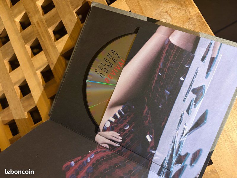 Album revival selena gomez signé (image 6)