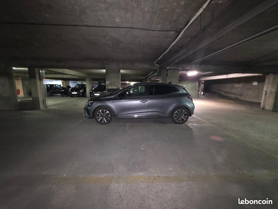 Garage/box Paris · 22 000 €