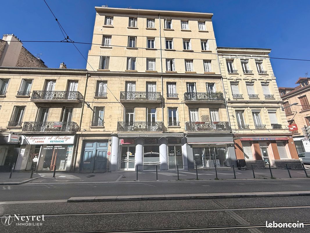 Appartement 2 pièces 65 m² · à Saint-Étienne · 65 m² · 79 900 €
