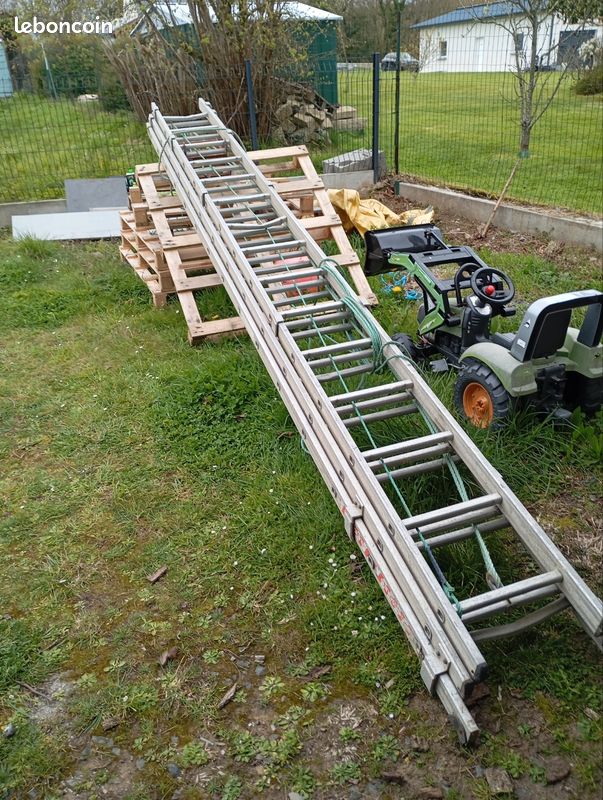 Échelle triple alu professionnel 9 mètres - Équipements industriels