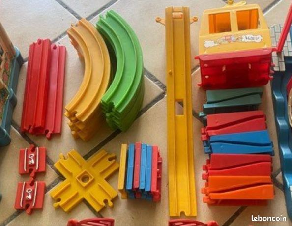 Lot De Trains Enchantés Vulli En Plastique - Pour Circuit Ou Collection, D'occasion