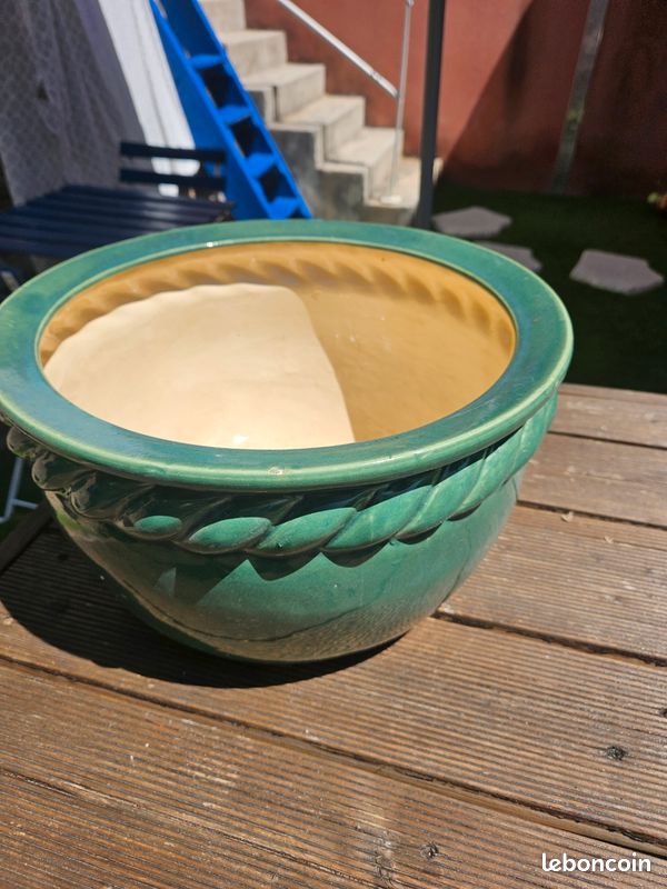 Grand cache-pot en céramique émaillée verte, diamètre 36,5 cm (image 3)
