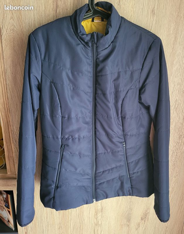 Veste doudoune légère de la marque Quechua (image 1)