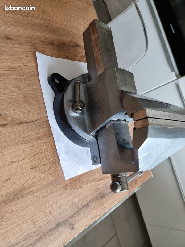 étau d'établi DOLEX 87 - Mors 150mm : ouverture 185mm