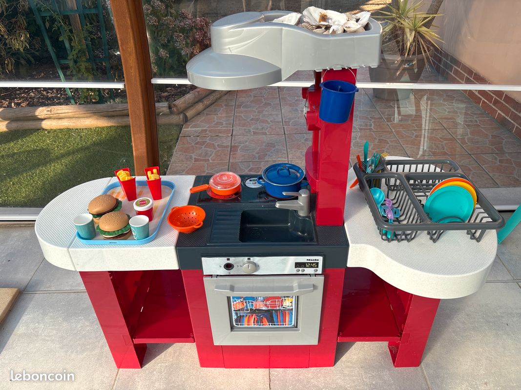 Cuisine table et chaises enfants (image 1)