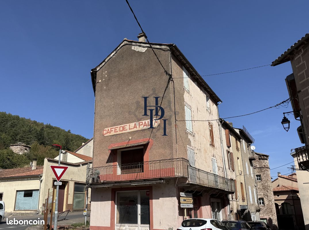 Maison 7 pièces 277 m² · à Camarès · 277 m² · 66 000 €
