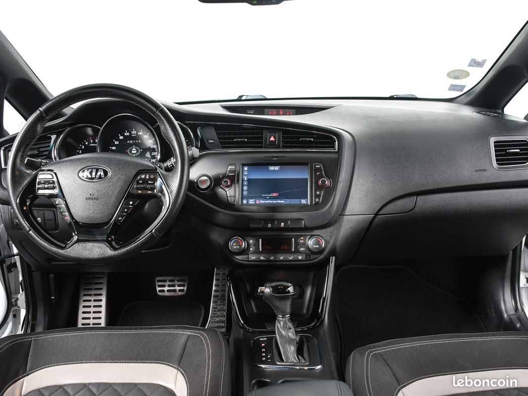 Kia Ceed 1.6 CRDI 136 BVA TYPE GT LINE KEYLESS CAMERA SIEGES ELEC A MEMOIRE FULL LED GPS JANTES 17 (image 4)