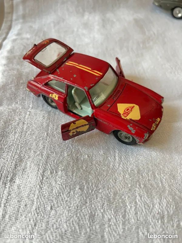 Corgi Toys MGB GT. Voiture miniature. Rallye de Monte-Carlo (image 1)