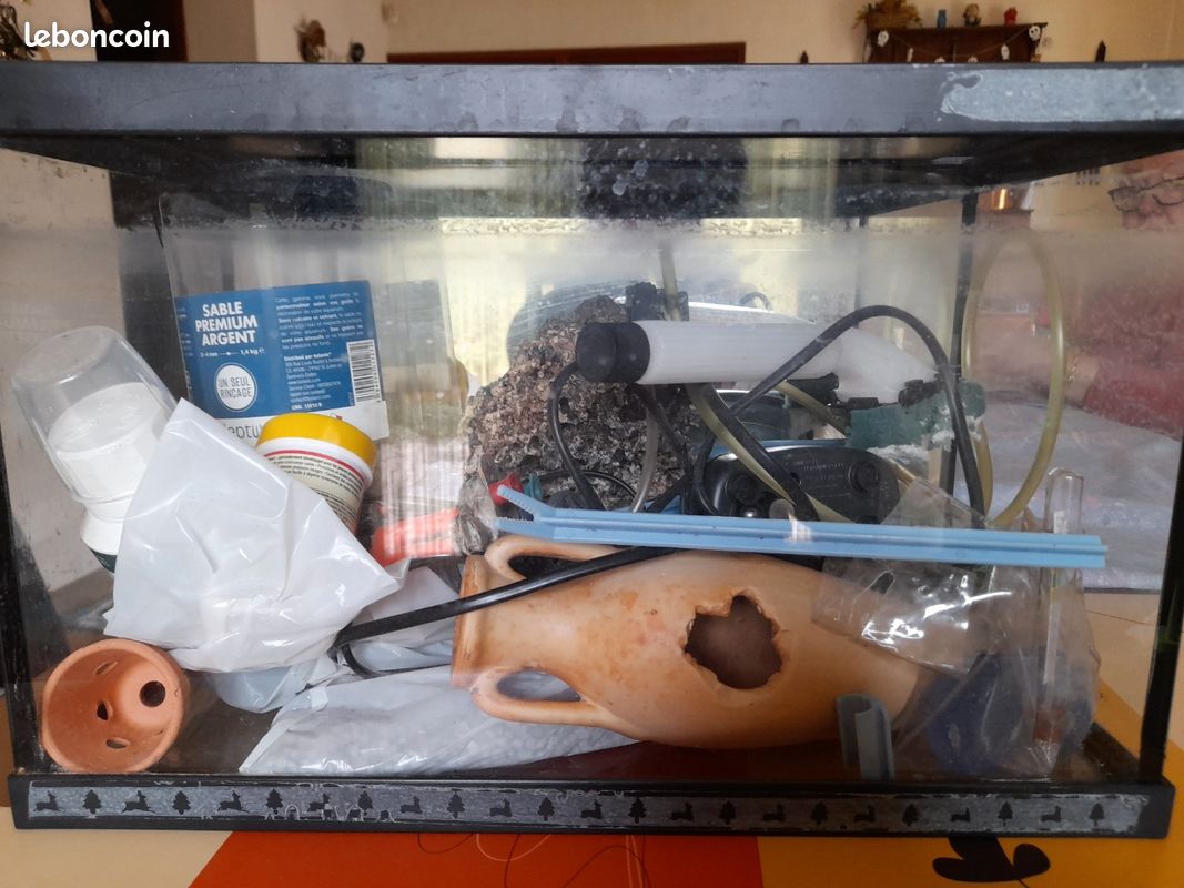 Aquarium 20L avec accessoires (image 3)