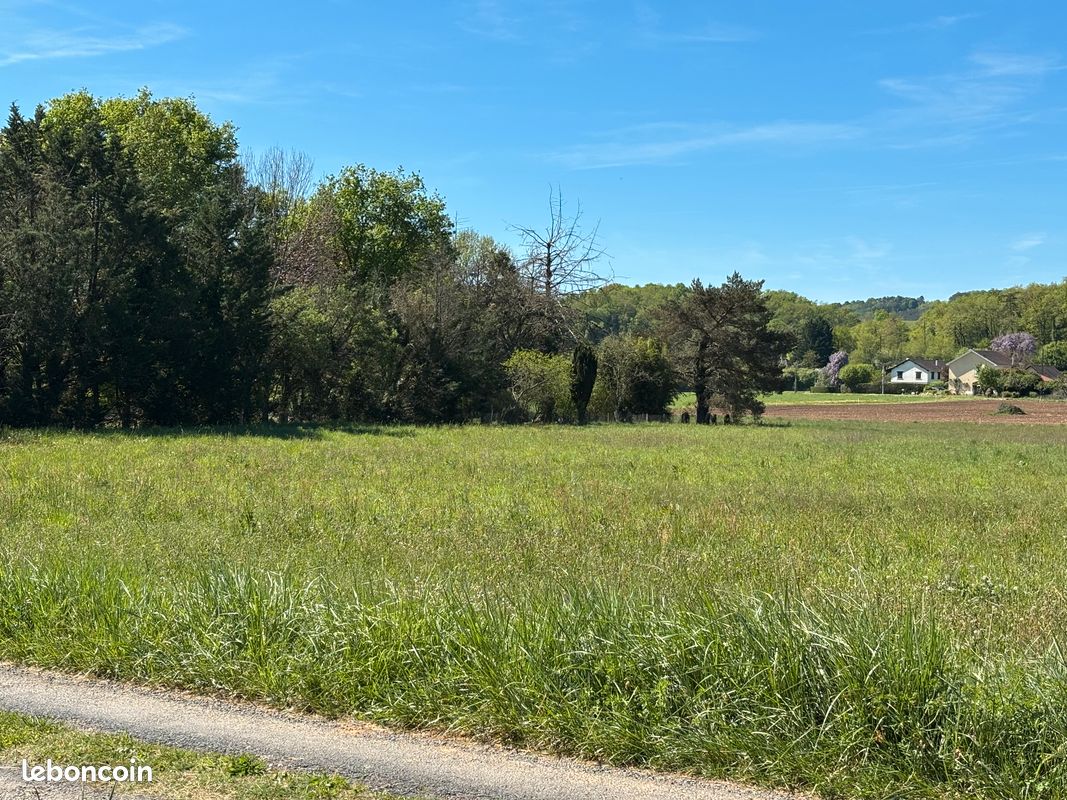 Terrain 1751 m² · à Montignac-Lascaux · 50 000 €