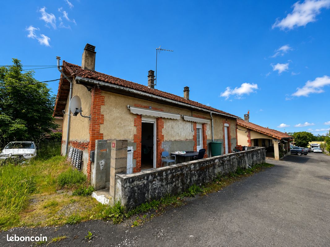 Maison 4 pièces 104 m² · à Terres-de-Haute-Charente · 104 m² · 55 700 €