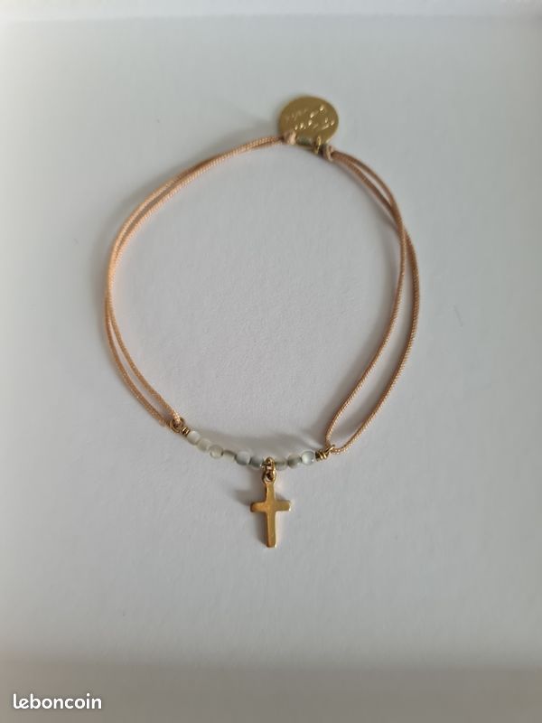 Bracelet cordon perles et croix (image 1)